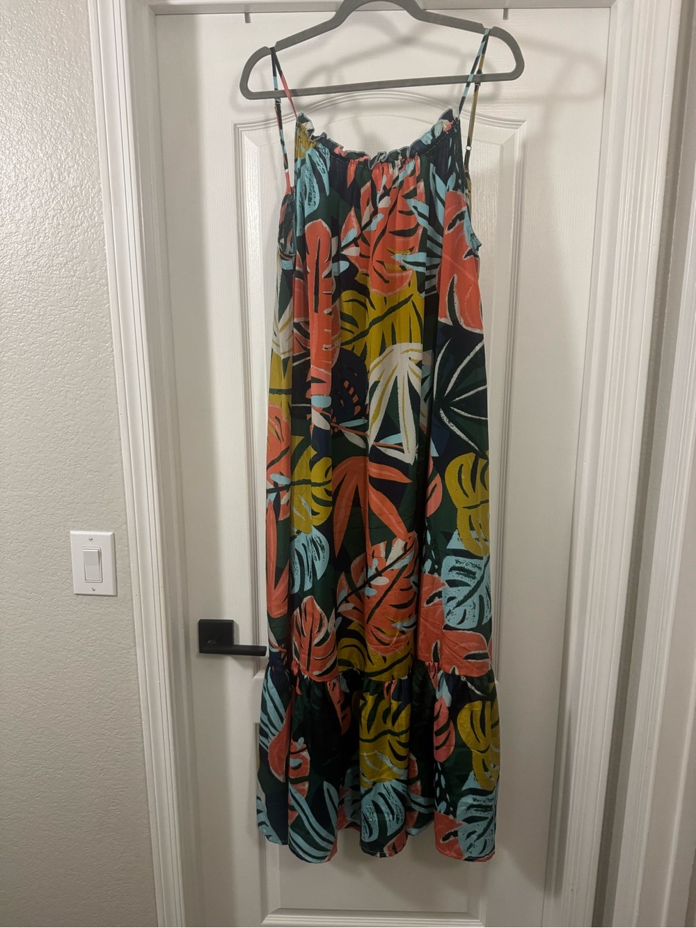 True Destinations Tropical Leaf Print Maxi Dress